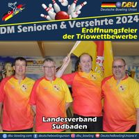 Sportwart S&uuml;dbadens mit Trio Senioren A - 2024 - v.L. Baumer, Dieter - Wolf, Holger - Petrick, Martin ( m. Fahne) - Dengler, Jens
